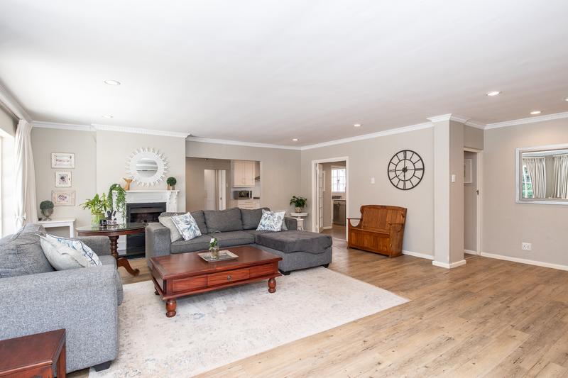 4 Bedroom Property for Sale in Constantia Western Cape